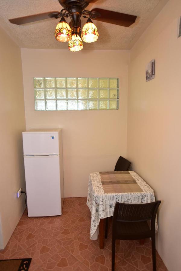 Harada Inn And Suites Hopkins Extérieur photo