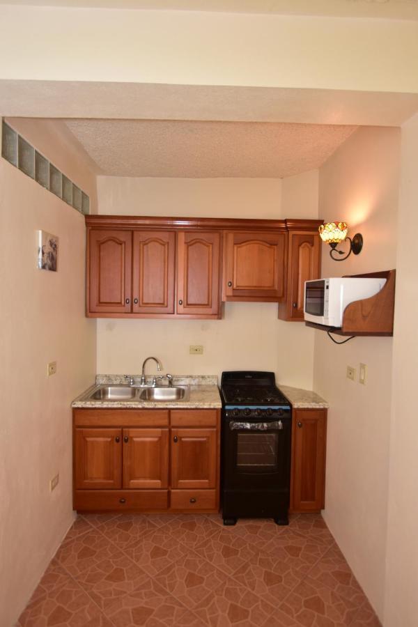 Harada Inn And Suites Hopkins Extérieur photo