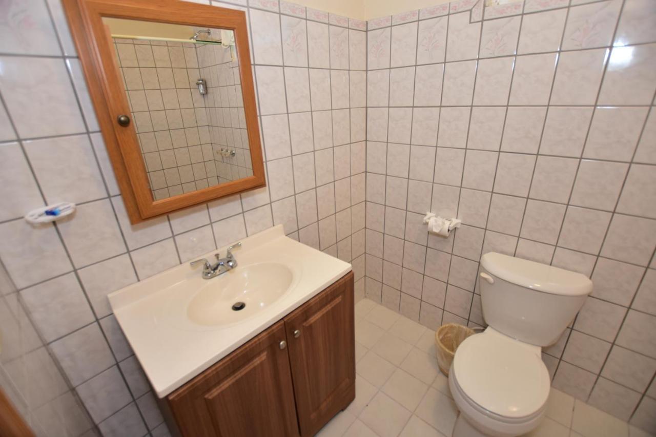 Harada Inn And Suites Hopkins Extérieur photo