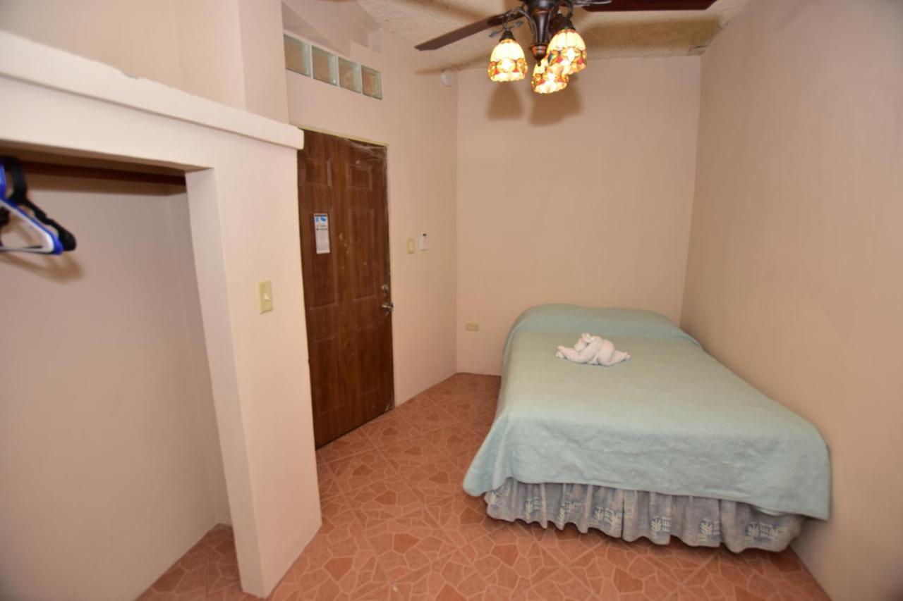 Harada Inn And Suites Hopkins Extérieur photo