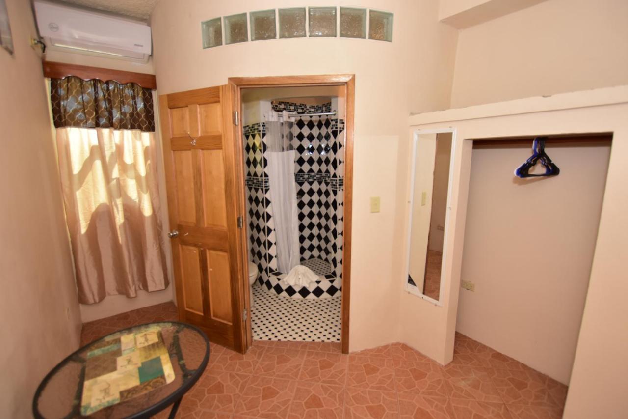 Harada Inn And Suites Hopkins Extérieur photo